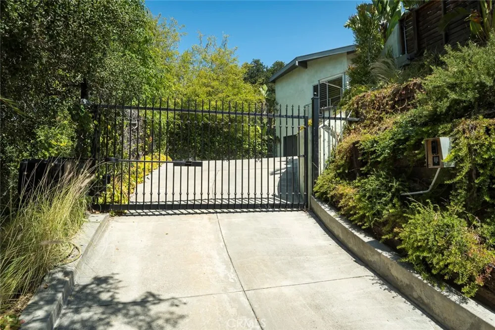 2770 Mira Vista Drive Glendale, CA 91208