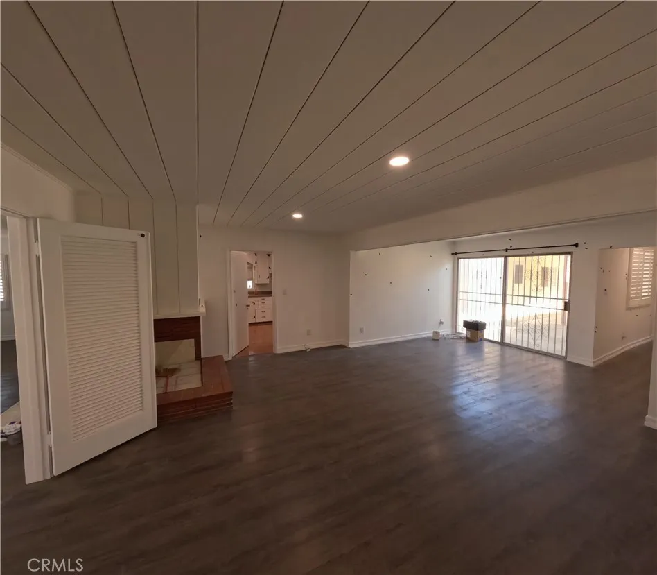 255 W La Verne Pomona, CA 91767