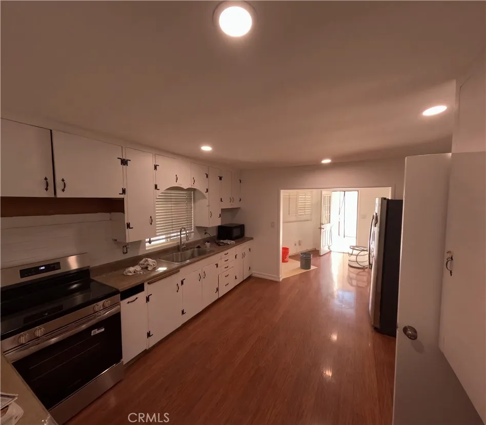 255 W La Verne Pomona, CA 91767