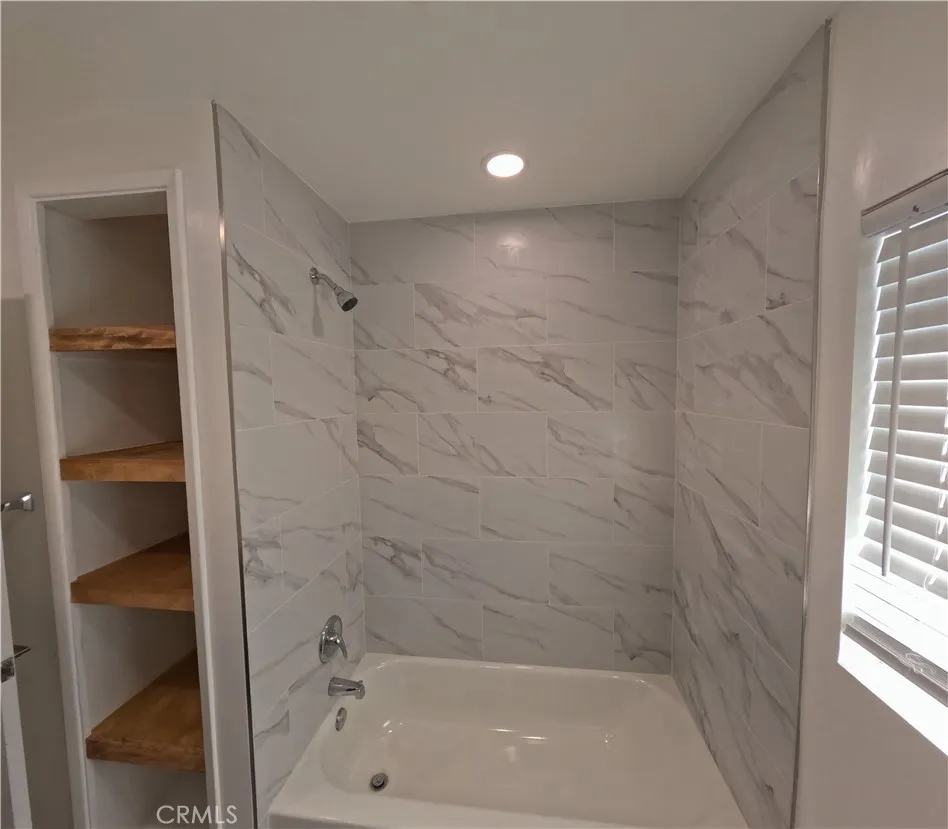 255 W La Verne Pomona, CA 91767