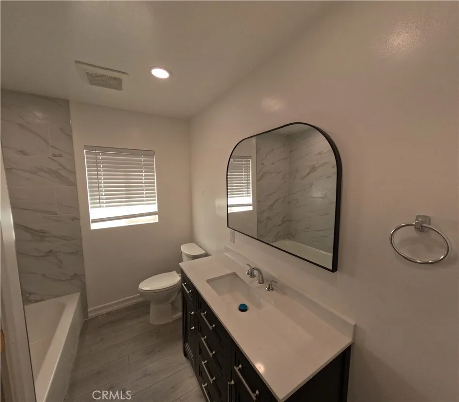 255 W La Verne Pomona, CA 91767