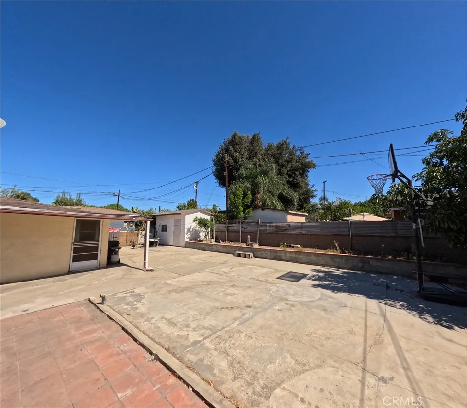 255 W La Verne Pomona, CA 91767