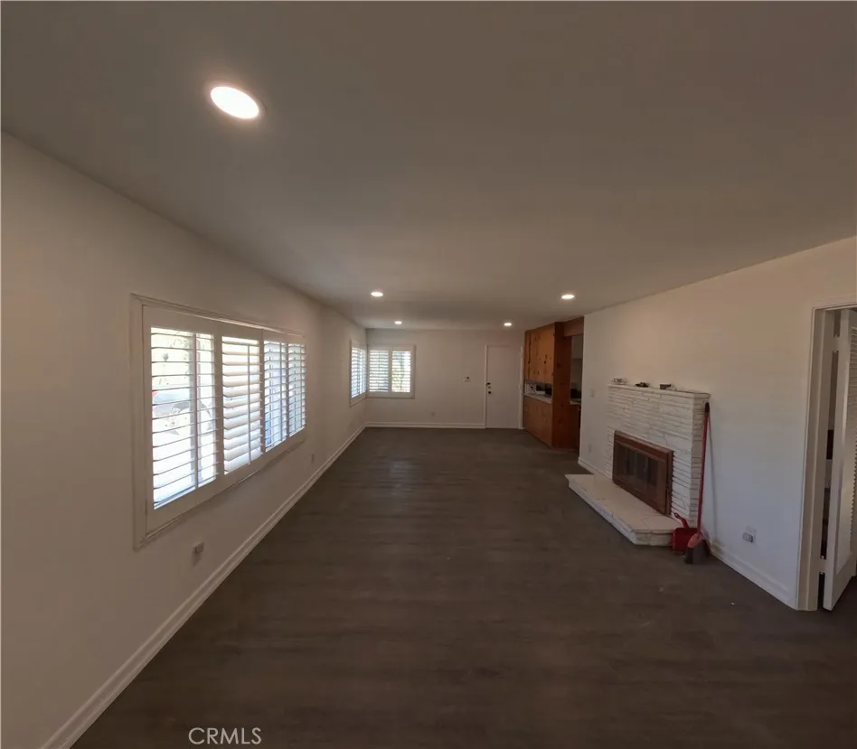 255 W La Verne Pomona, CA 91767