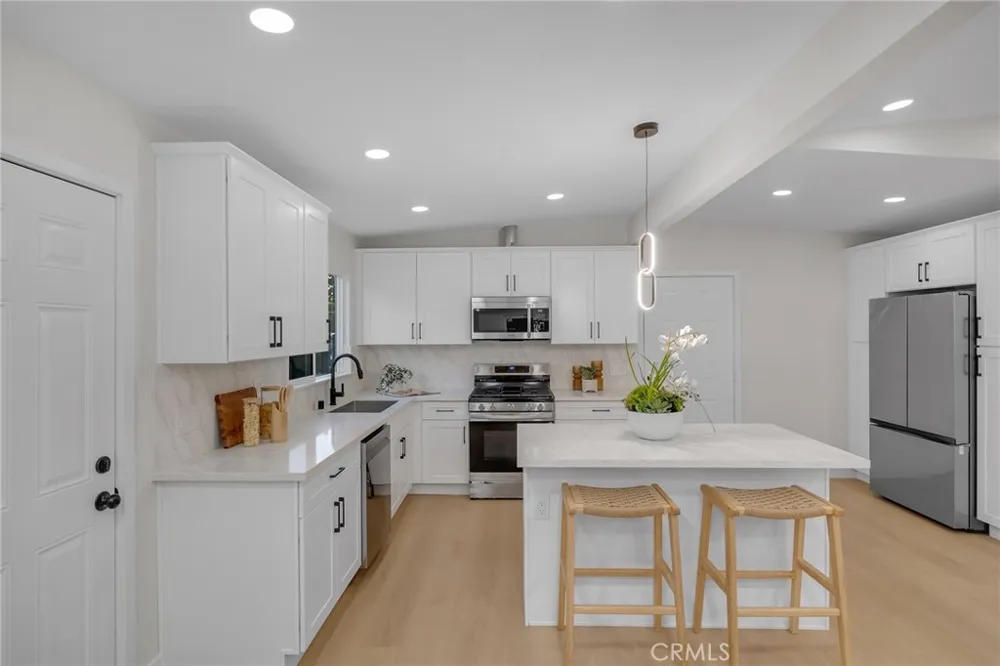 2325 S Shelton Santa Ana, CA 92707