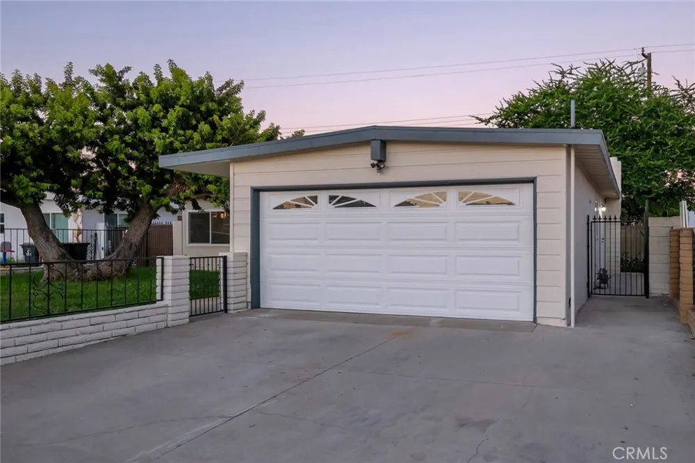 2325 S Shelton Santa Ana, CA 92707