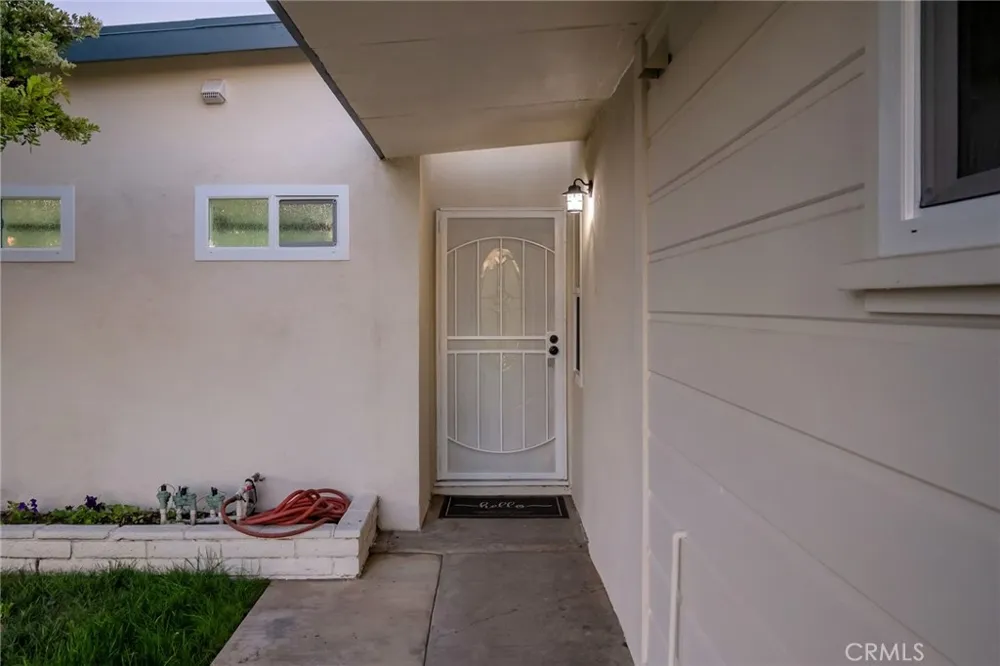 2325 S Shelton Santa Ana, CA 92707