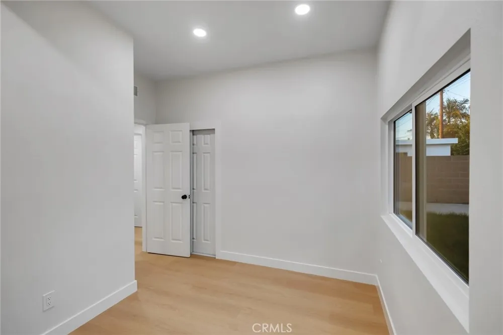 2325 S Shelton Santa Ana, CA 92707