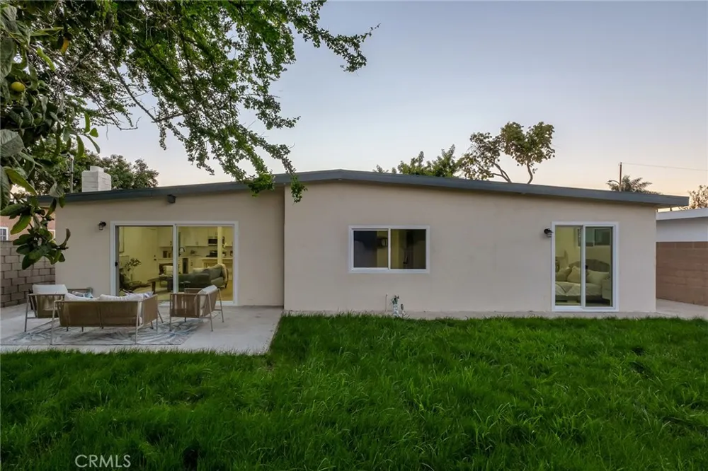 2325 S Shelton Santa Ana, CA 92707