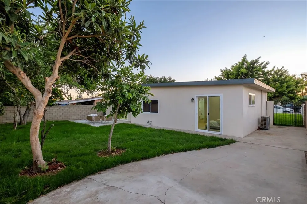 2325 S Shelton Santa Ana, CA 92707