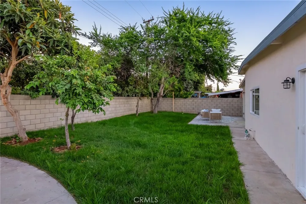 2325 S Shelton Santa Ana, CA 92707