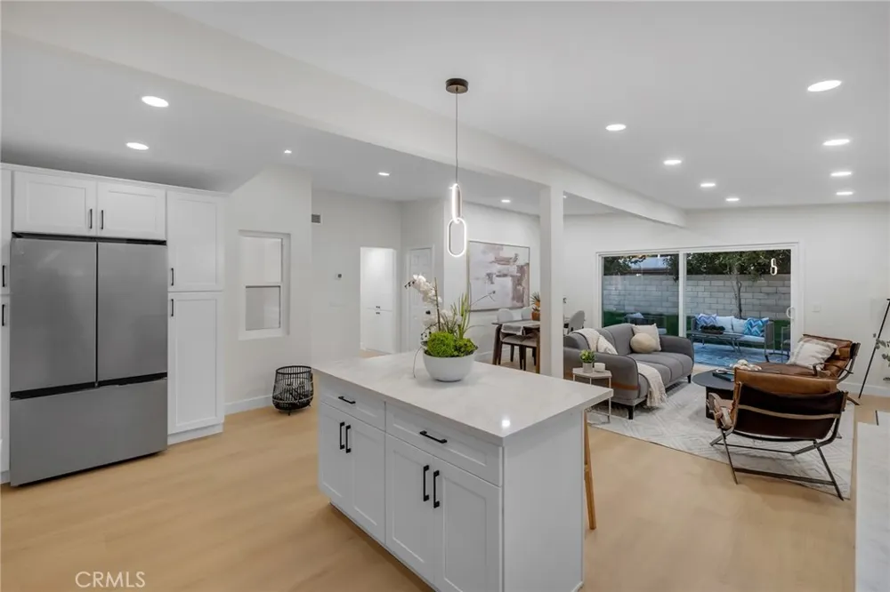 2325 S Shelton Santa Ana, CA 92707