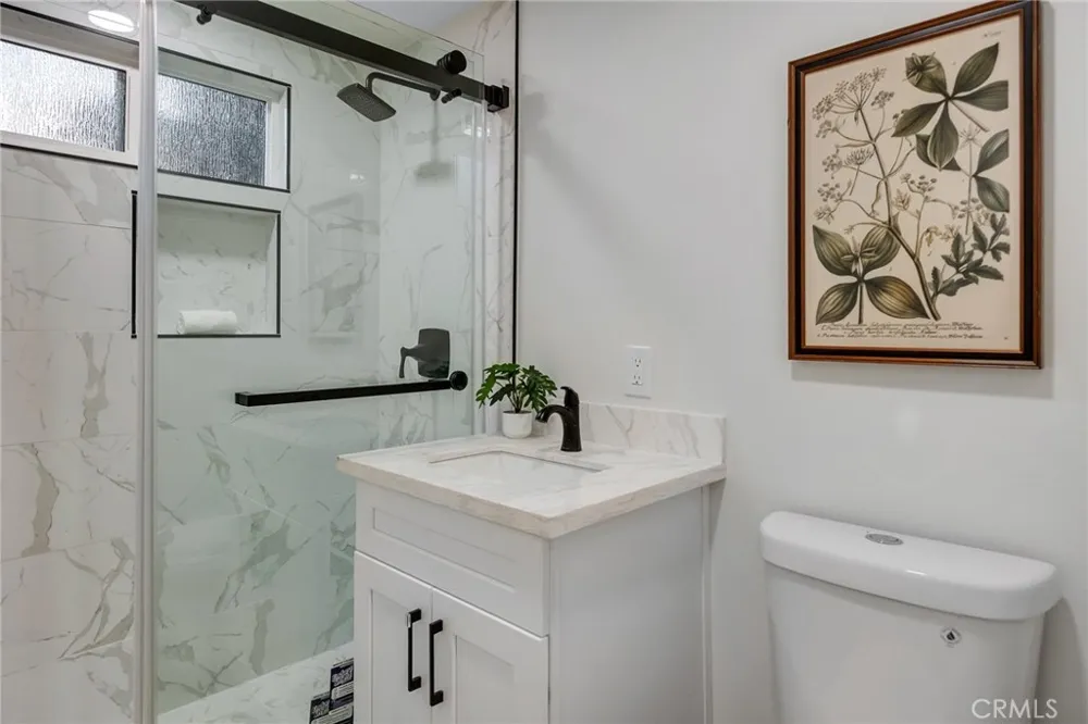 2325 S Shelton Santa Ana, CA 92707