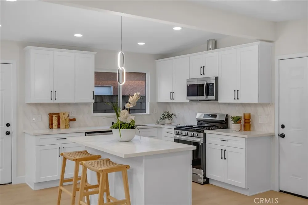2325 S Shelton Santa Ana, CA 92707