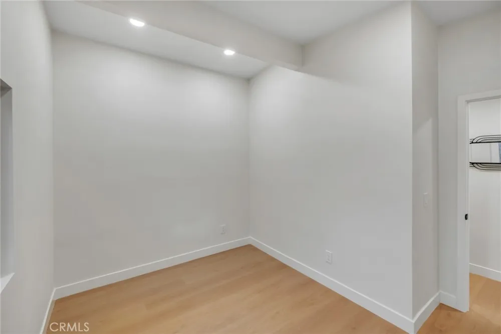2325 S Shelton Santa Ana, CA 92707