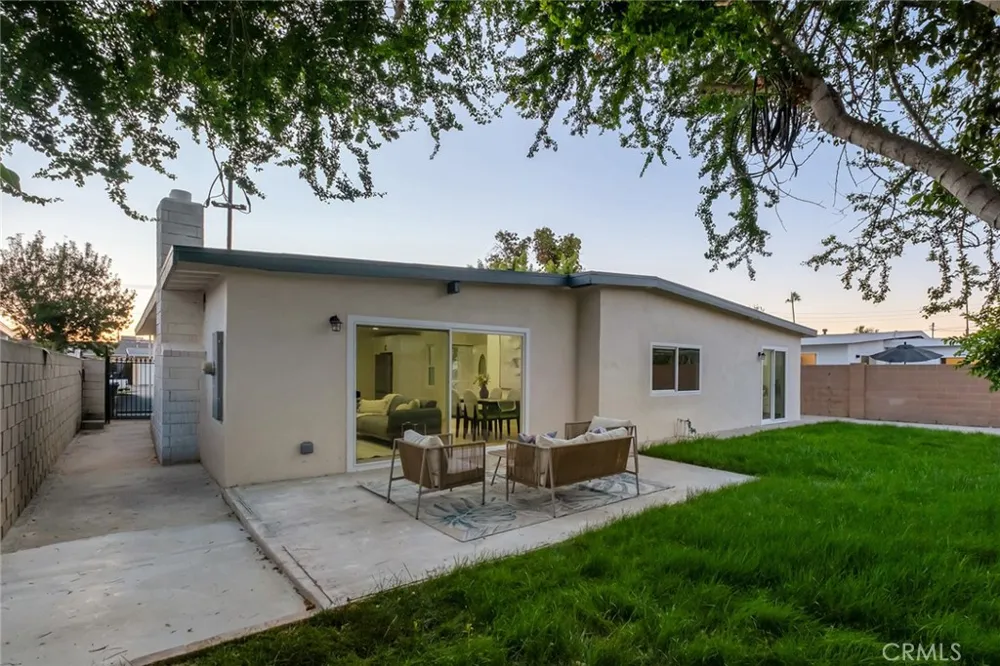 2325 S Shelton Santa Ana, CA 92707