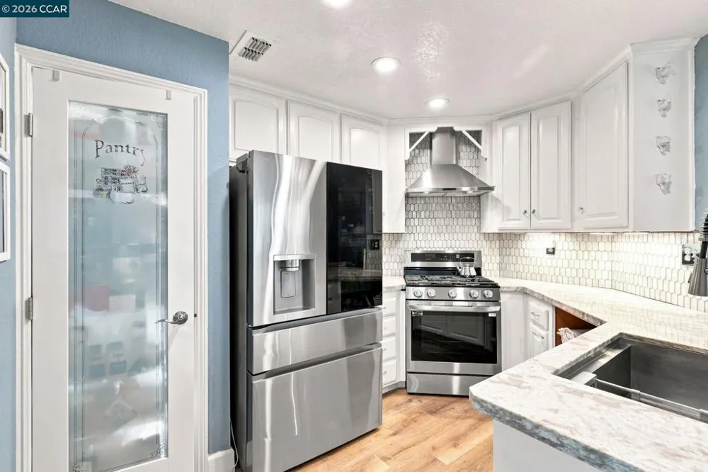 25 Sparrow Hawk Ct. Oakley, CA 94561