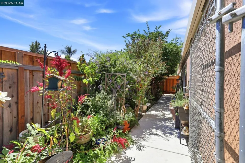 25 Sparrow Hawk Ct. Oakley, CA 94561
