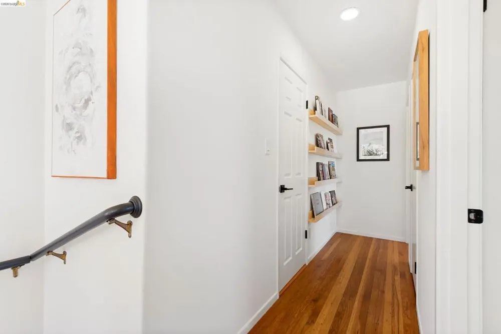 5800 Saint Paul Ct Oakland, CA 94618