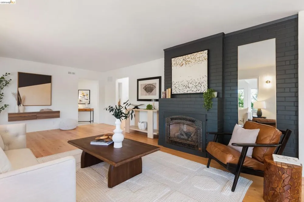 5800 Saint Paul Ct Oakland, CA 94618