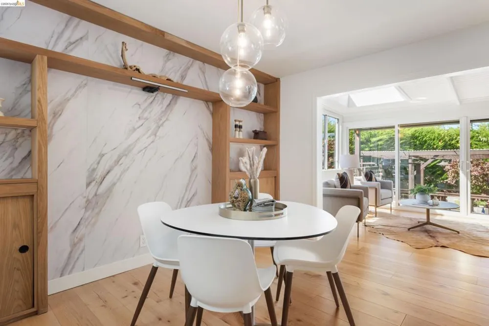 5800 Saint Paul Ct Oakland, CA 94618