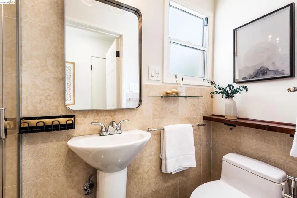 5800 Saint Paul Ct Oakland, CA 94618