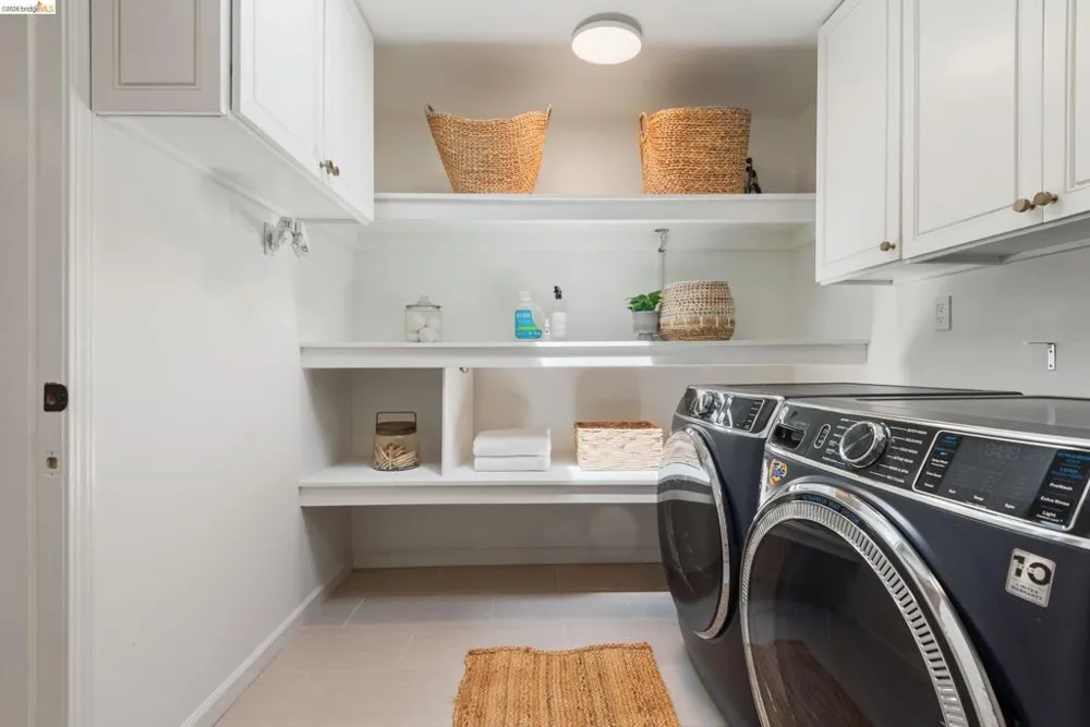 5800 Saint Paul Ct Oakland, CA 94618