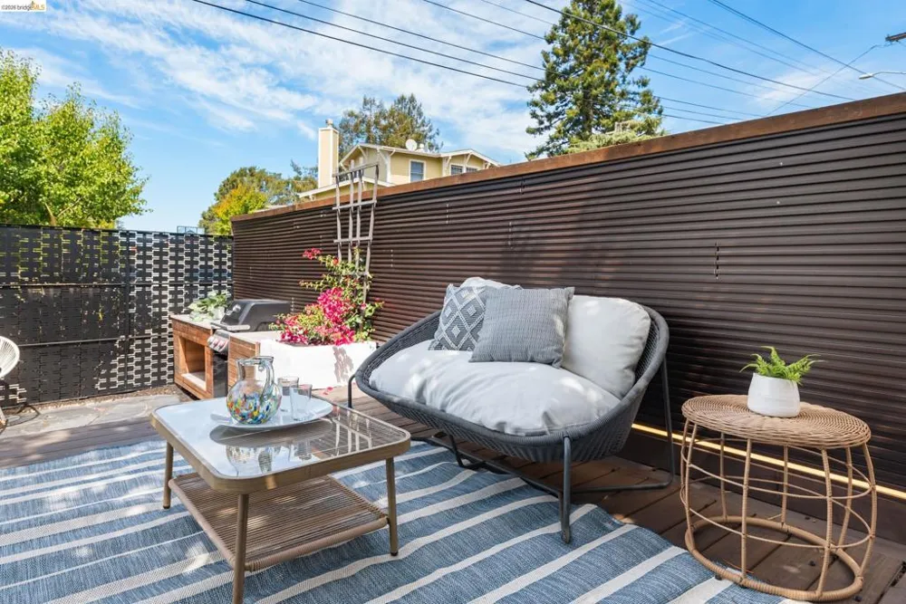 5800 Saint Paul Ct Oakland, CA 94618