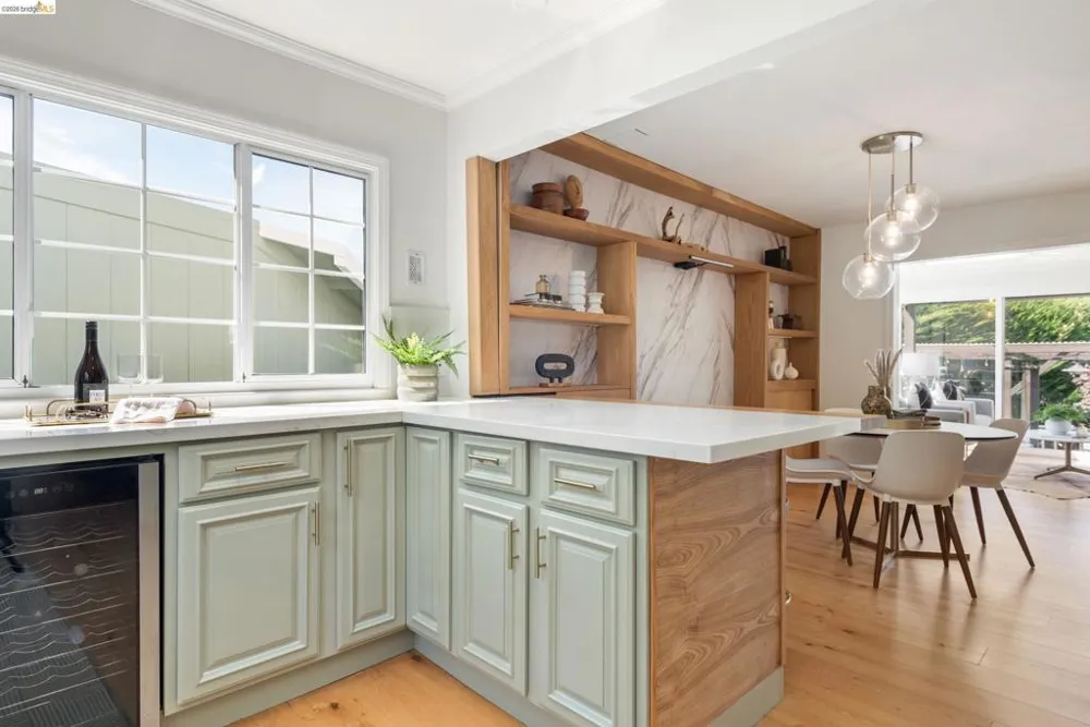 5800 Saint Paul Ct Oakland, CA 94618