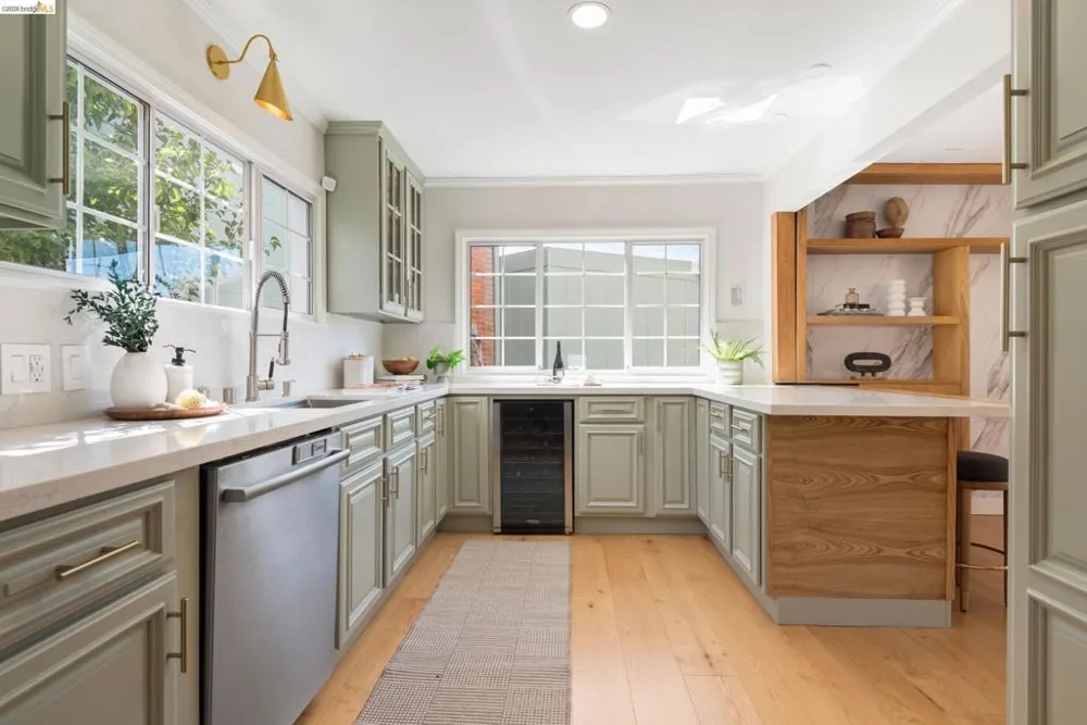 5800 Saint Paul Ct Oakland, CA 94618