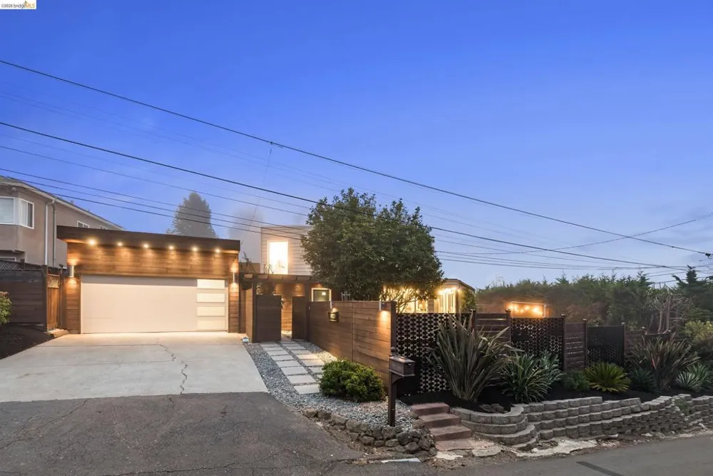 5800 Saint Paul Ct Oakland, CA 94618