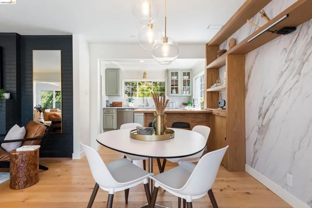 5800 Saint Paul Ct Oakland, CA 94618