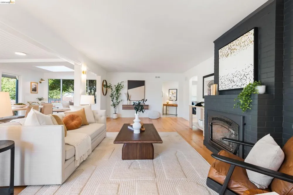 5800 Saint Paul Ct Oakland, CA 94618