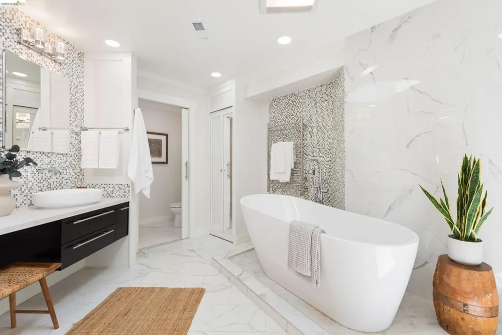 5800 Saint Paul Ct Oakland, CA 94618