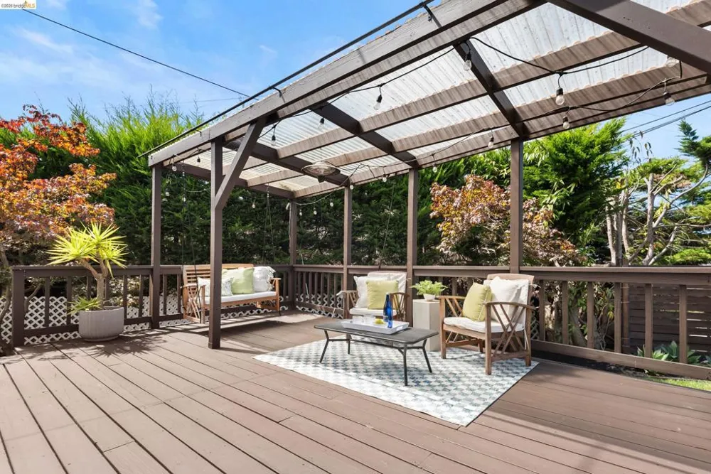 5800 Saint Paul Ct Oakland, CA 94618