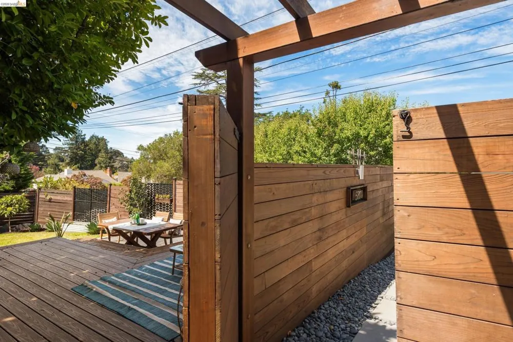 5800 Saint Paul Ct Oakland, CA 94618