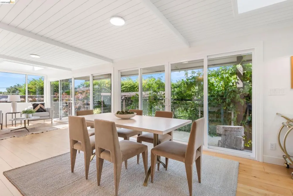 5800 Saint Paul Ct Oakland, CA 94618