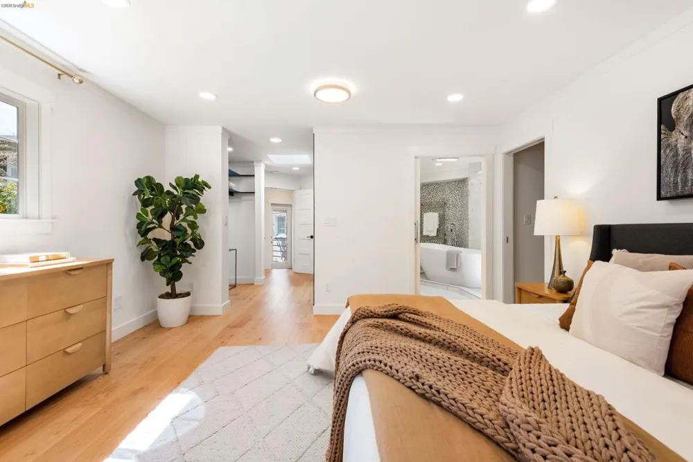 5800 Saint Paul Ct Oakland, CA 94618