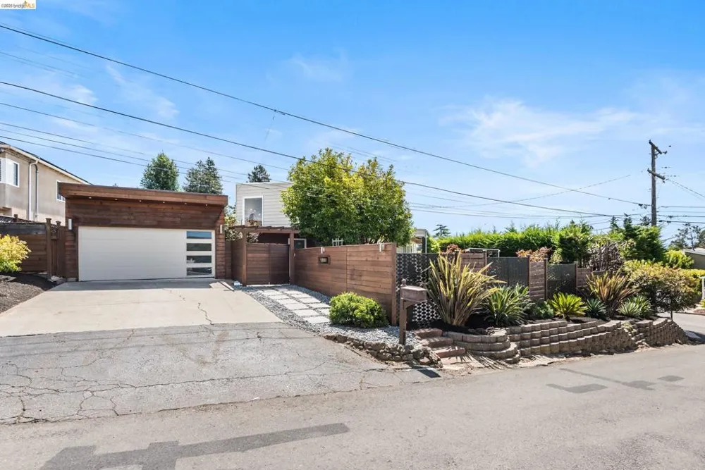 5800 Saint Paul Ct Oakland, CA 94618