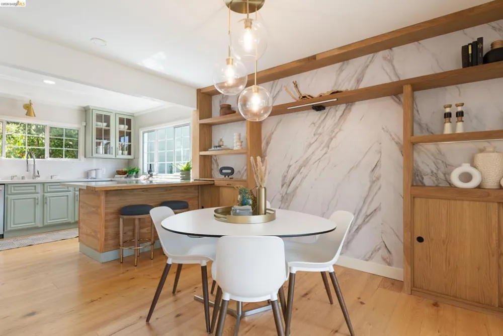 5800 Saint Paul Ct Oakland, CA 94618