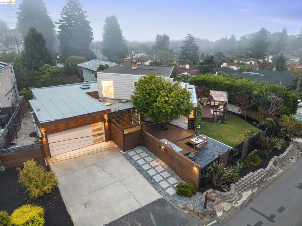 5800 Saint Paul Ct Oakland, CA 94618