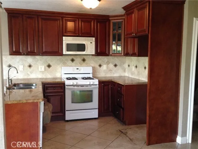 1355 S Walnut Anaheim, CA 92802
