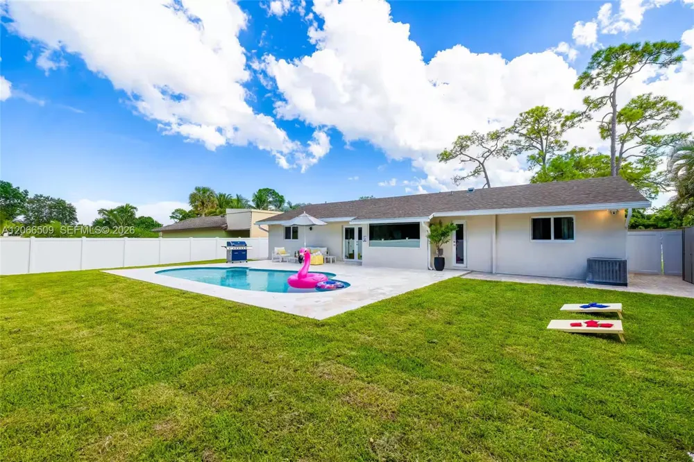 4899 Canal Dr Lake Worth, FL 33463