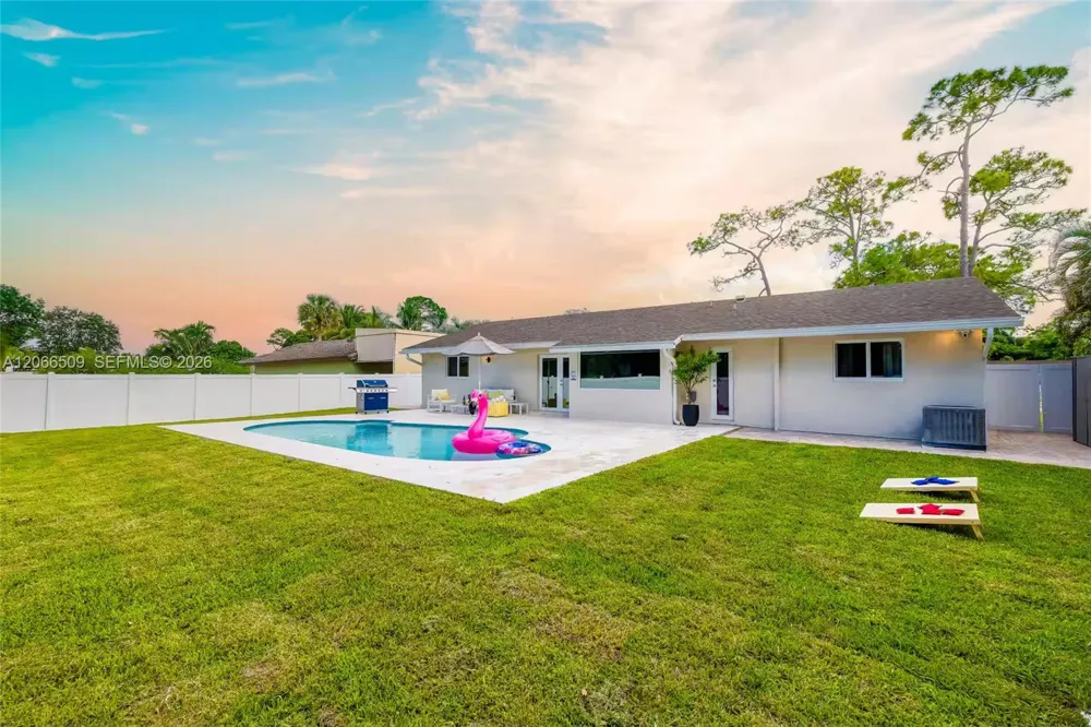 4899 Canal Dr Lake Worth, FL 33463