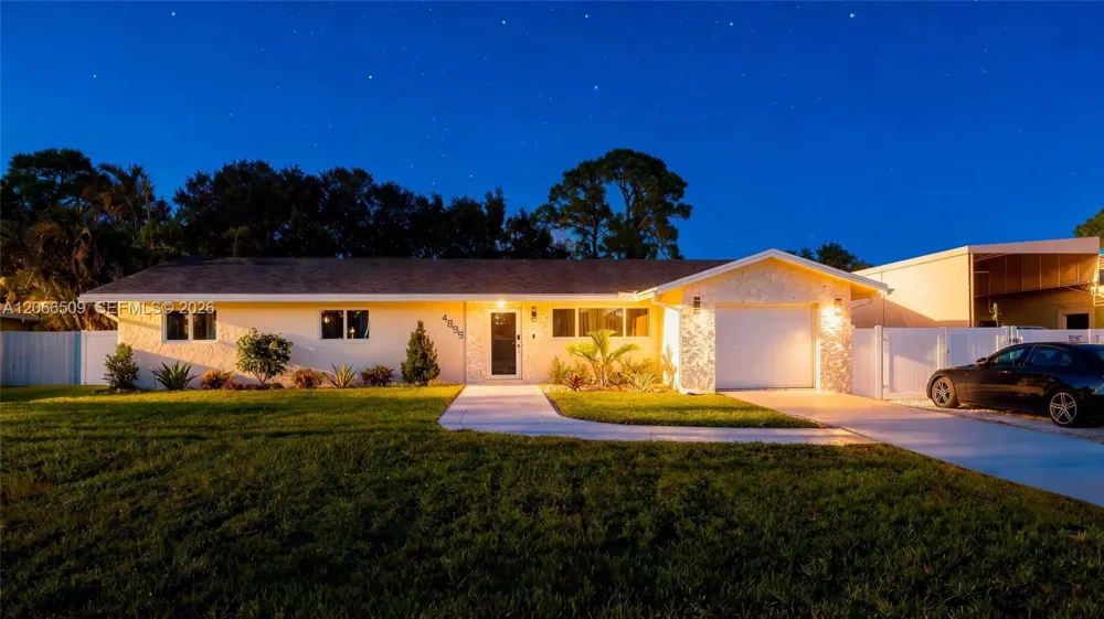 4899 Canal Dr Lake Worth, FL 33463