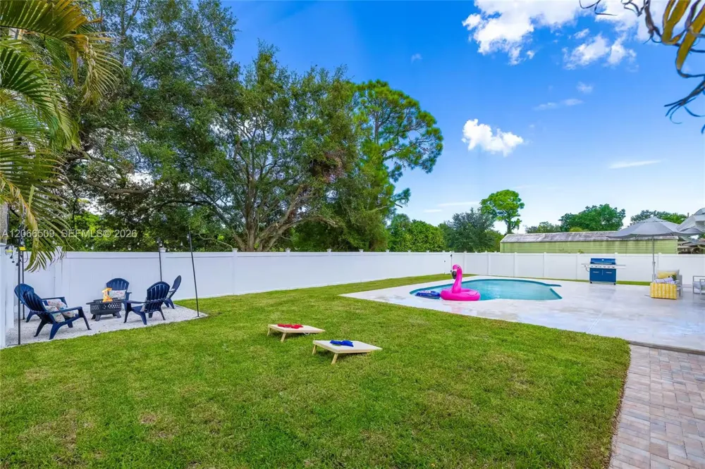 4899 Canal Dr Lake Worth, FL 33463