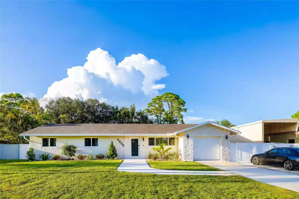 4899 Canal Dr Lake Worth, FL 33463