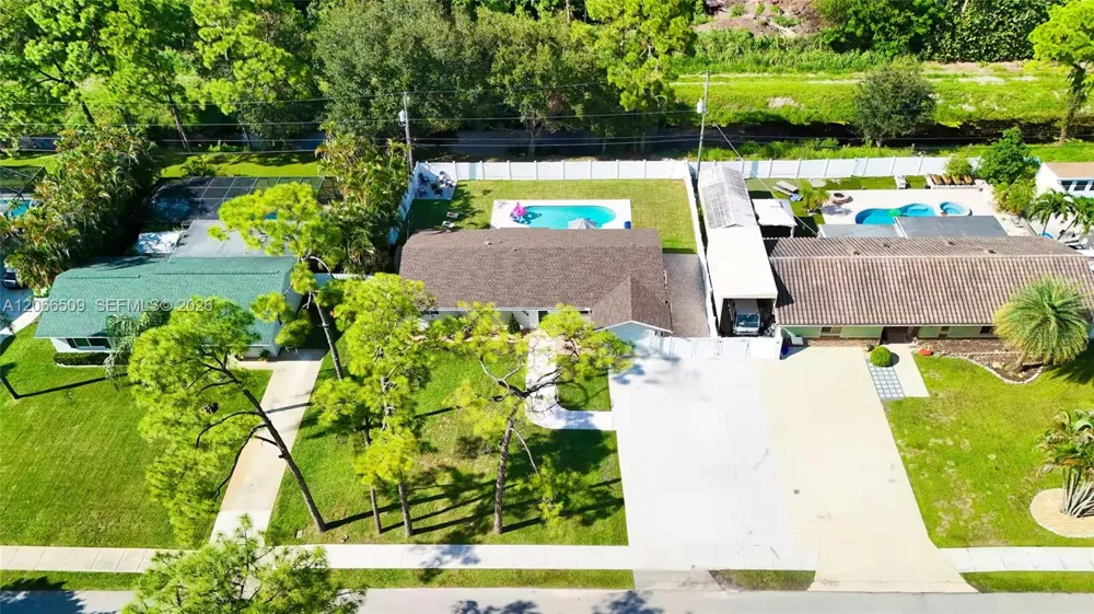 4899 Canal Dr Lake Worth, FL 33463