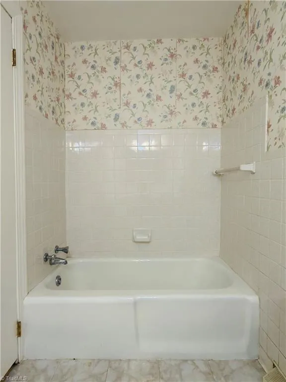 1031 Country Lane Winston-Salem, NC 27107