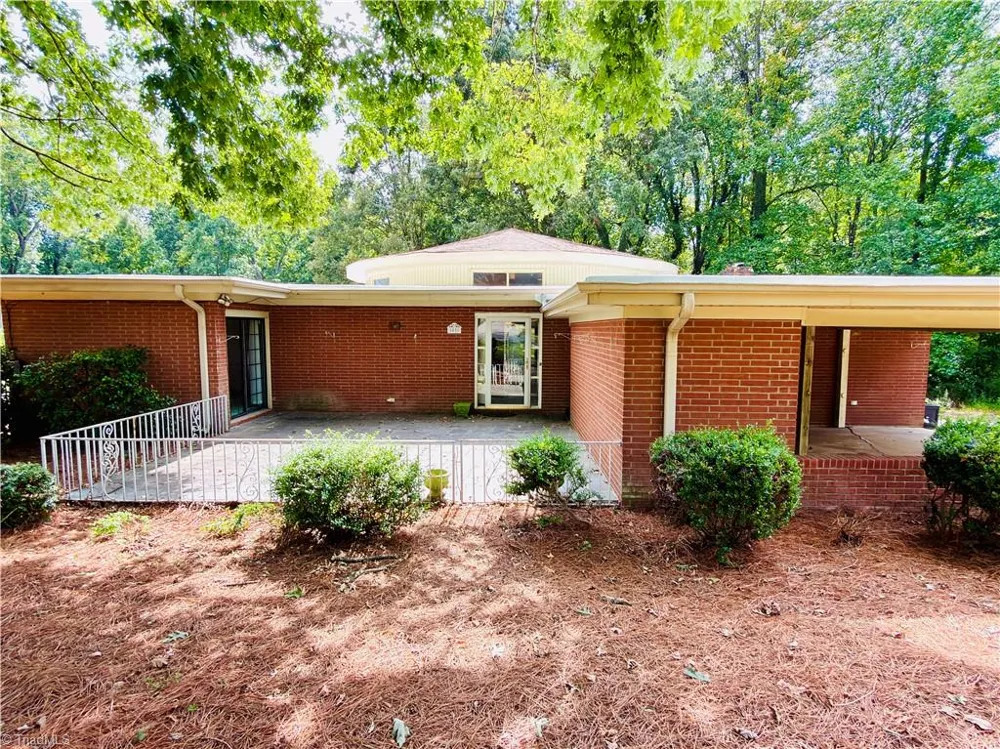 1031 Country Lane Winston-Salem, NC 27107