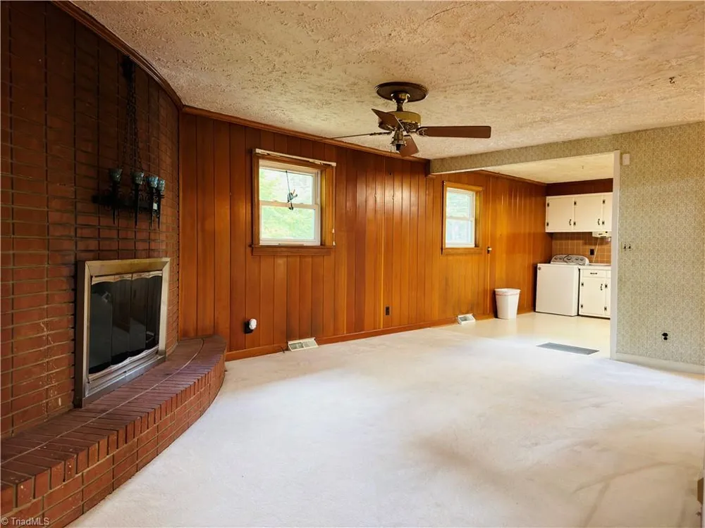 1031 Country Lane Winston-Salem, NC 27107